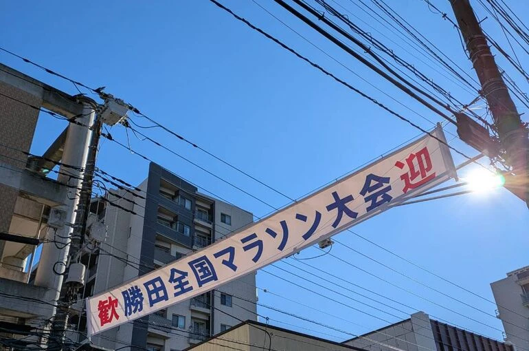 57113